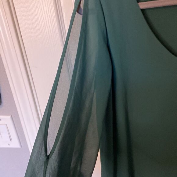 Lulus- dark green slit sleeve- size small - Picture 3 of 8